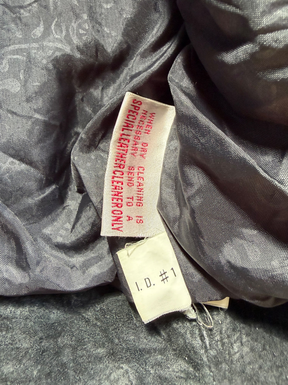 AMT-111 Detail / branding