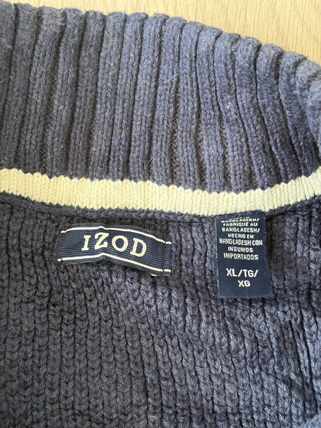 AMT-121 Neck label