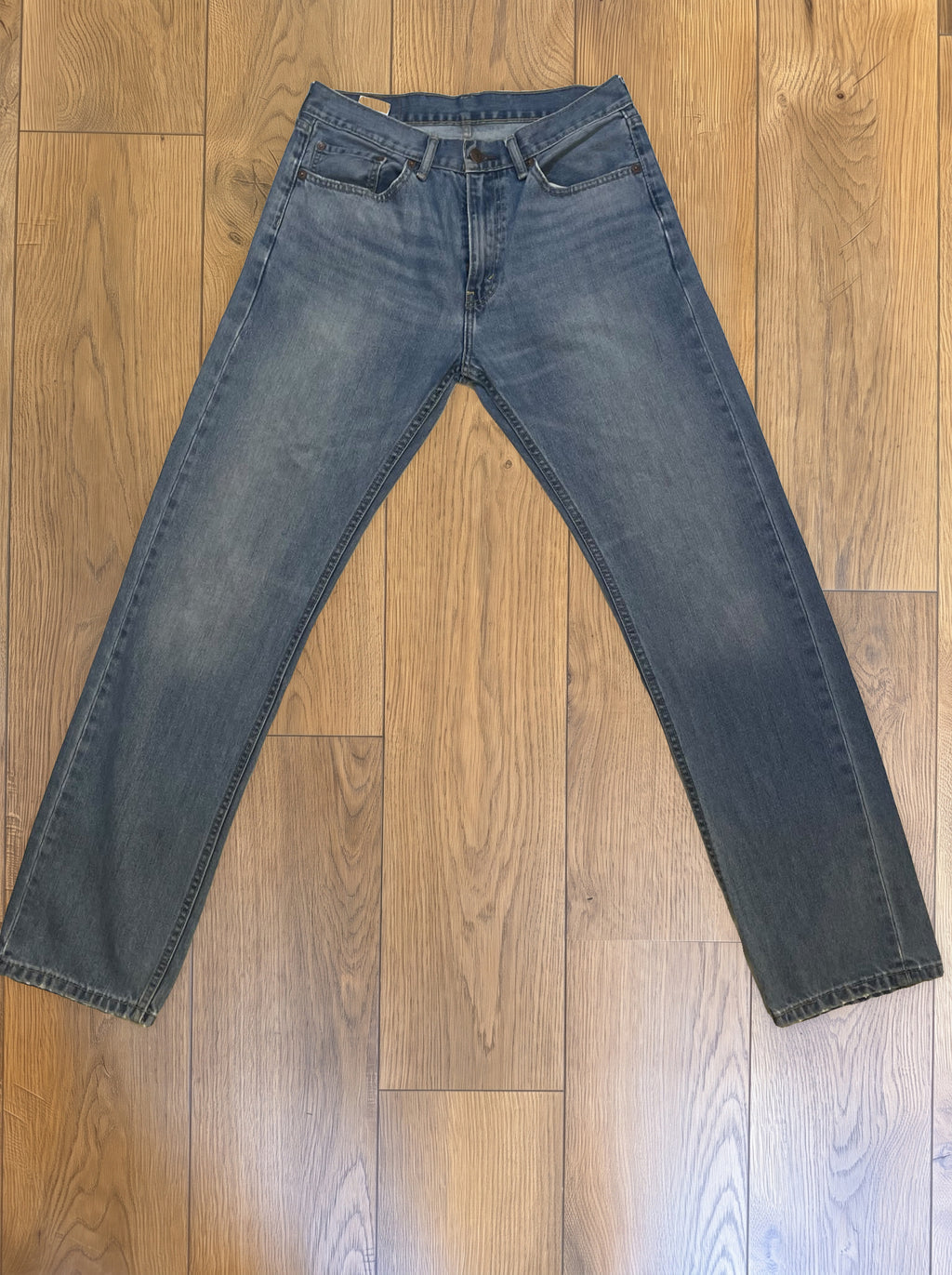 Vintage Levi's 505 jeans in faded mid wash — detail