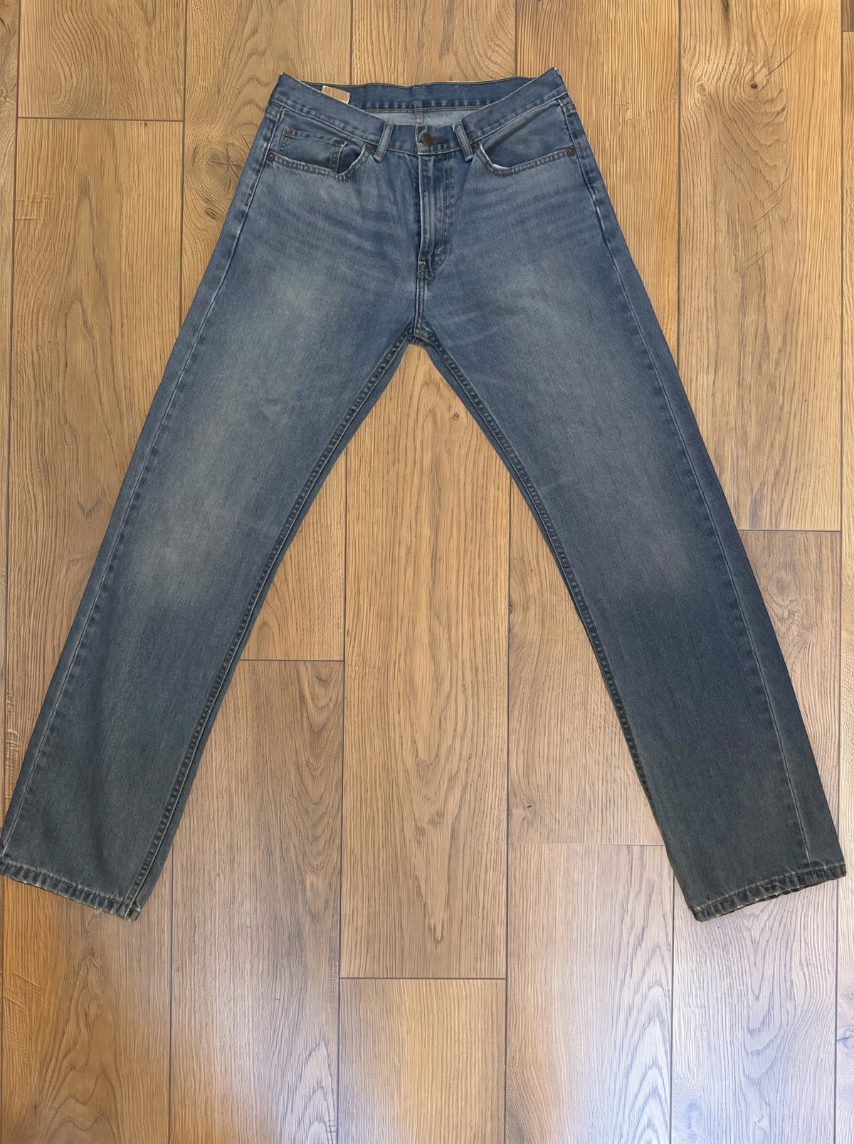 Vintage Levi's 505 jeans in faded mid wash — detail