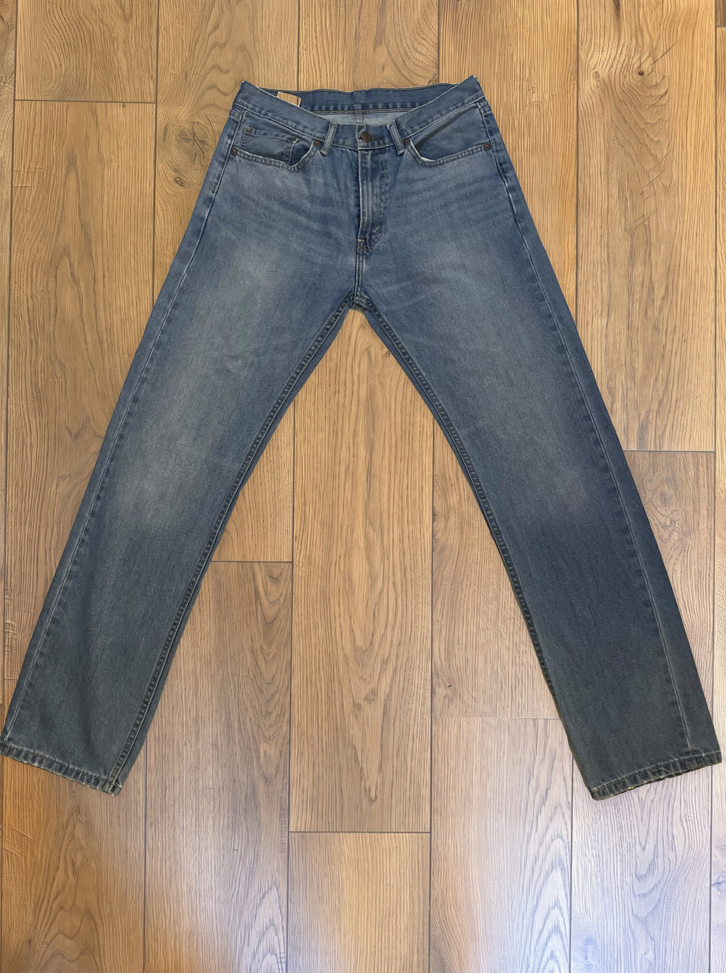 Vintage Levi's 505 jeans in faded mid wash — detail