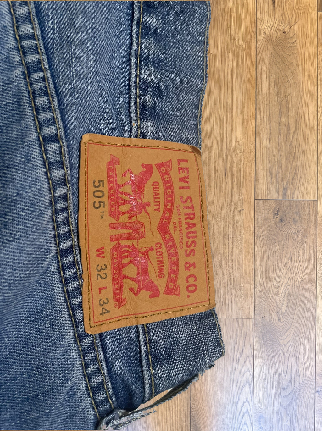 Vintage Levi's 505 jeans in faded mid wash — detail