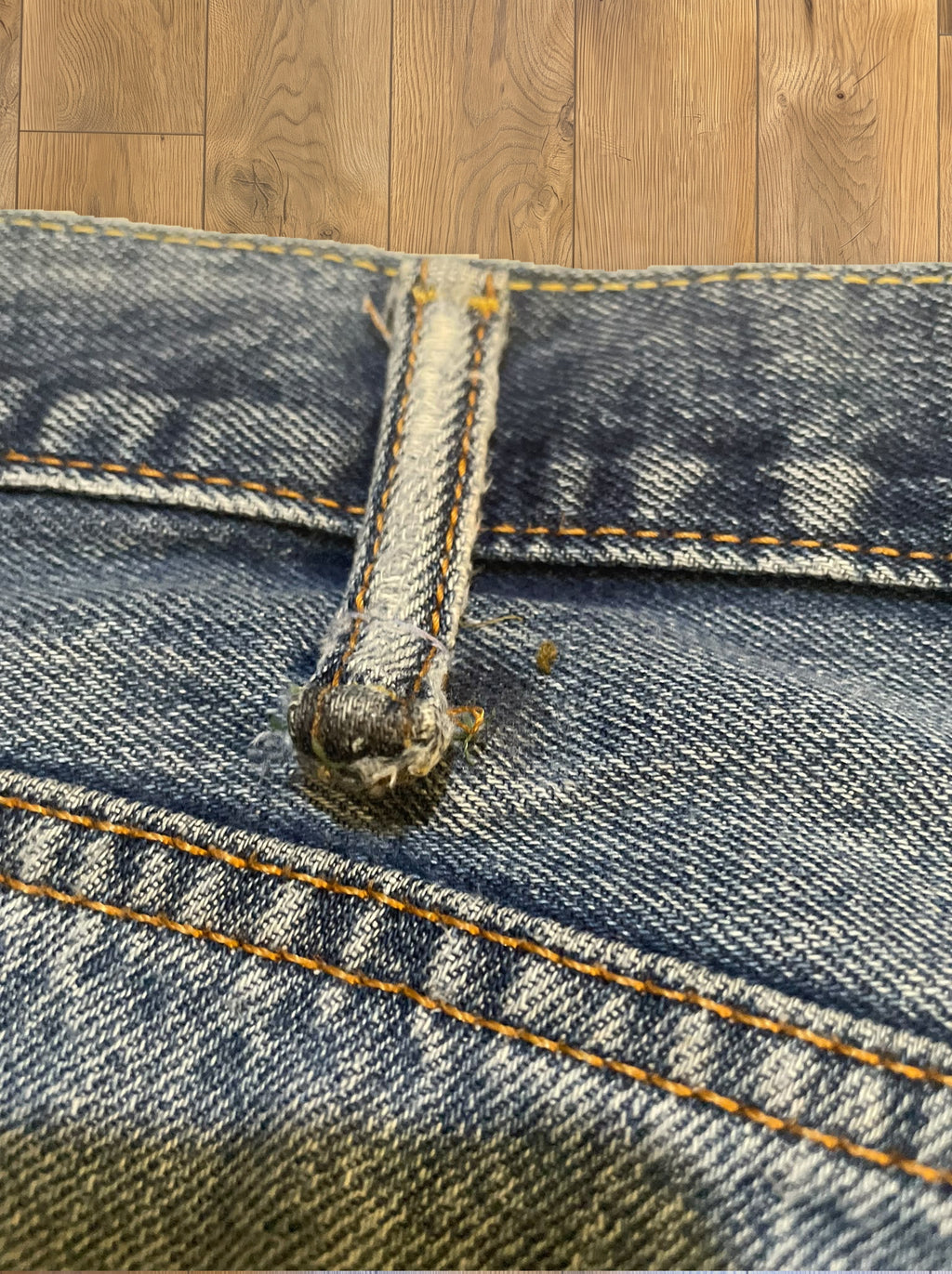 Vintage Levi's 505 jeans in faded mid wash — detail
