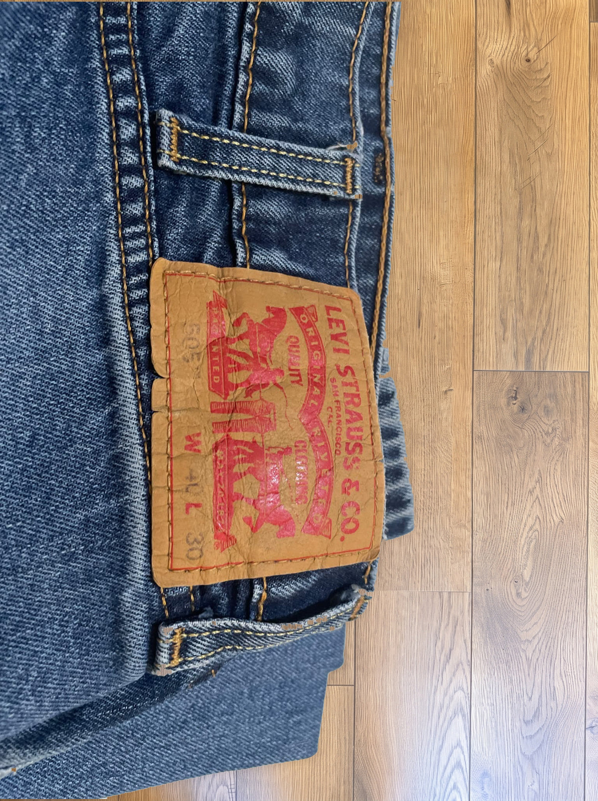 Vintage Levi's 505 jeans in mid blue wash — detail
