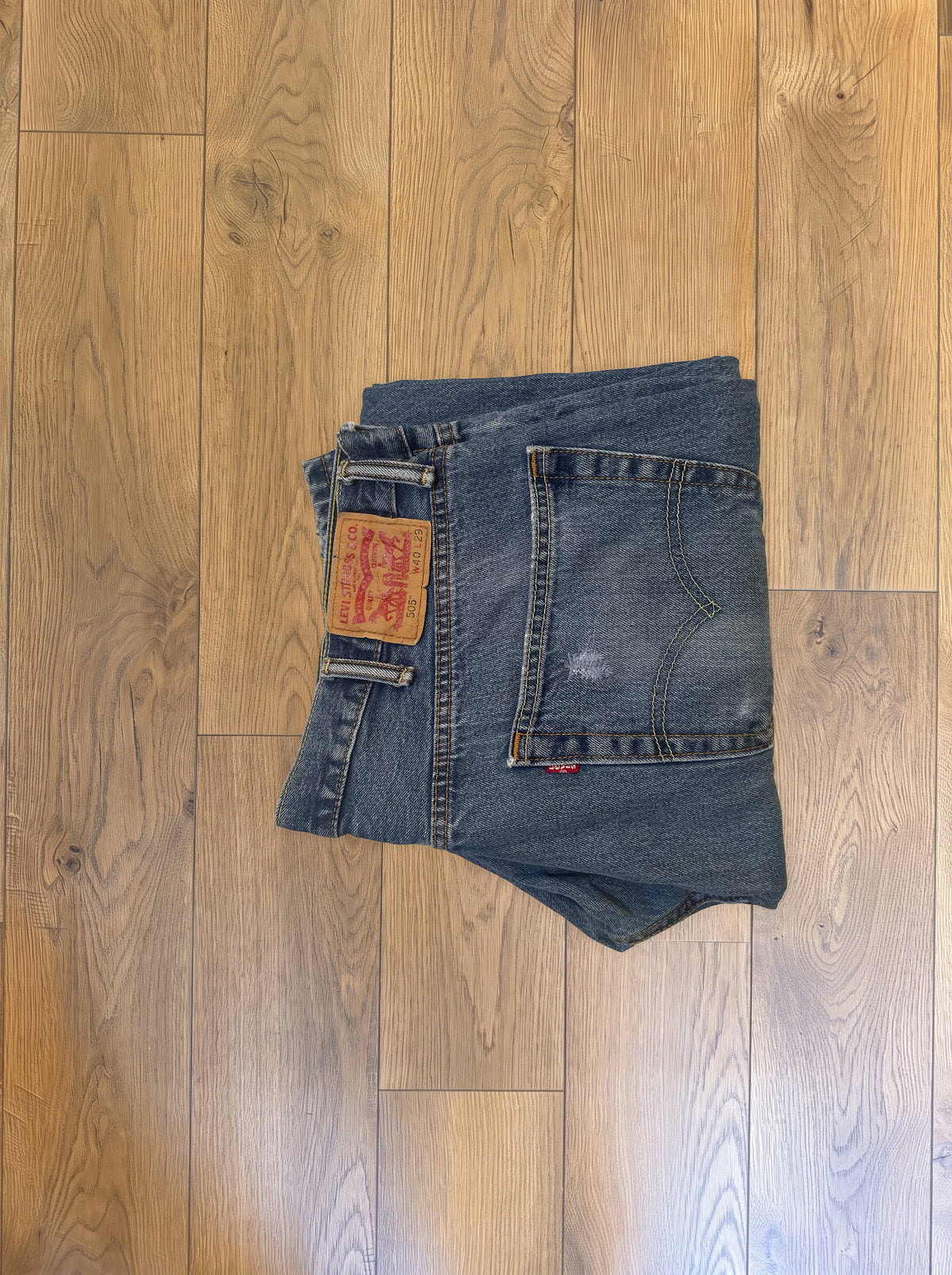 Vintage Levi's 550 jeans in medium wash — detail