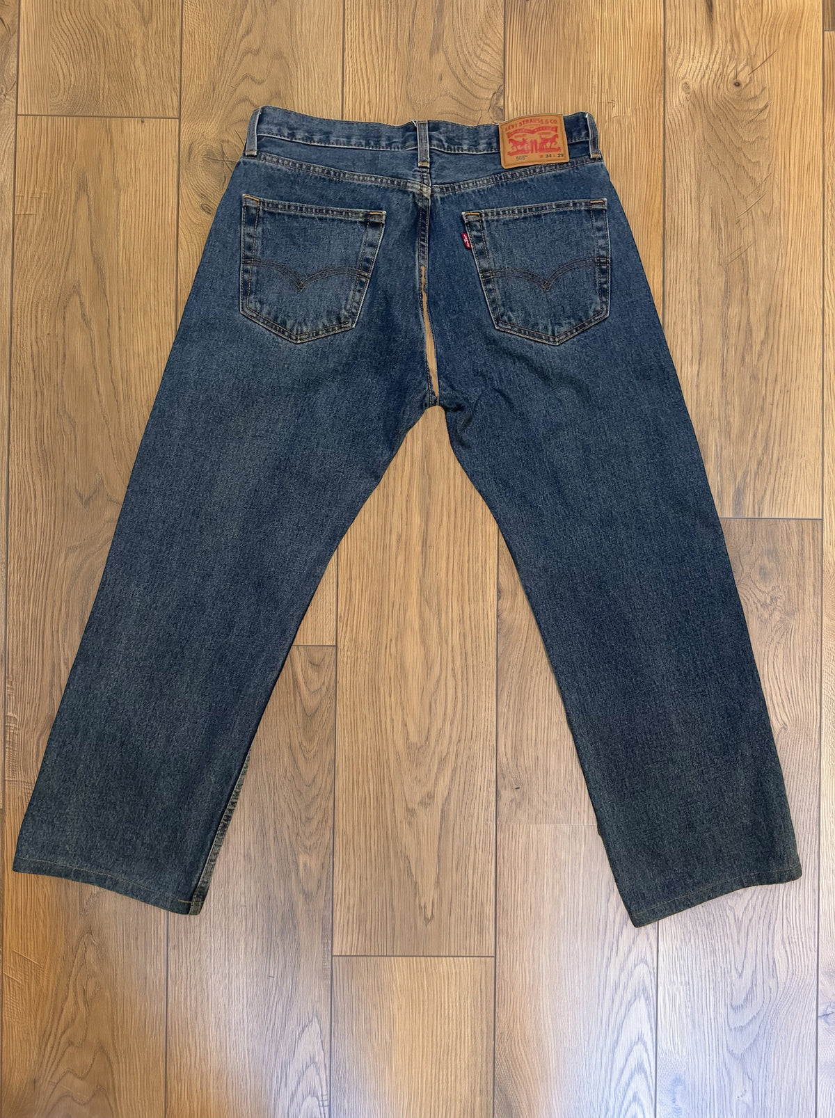 Vintage Levi's 550 jeans in medium wash — back