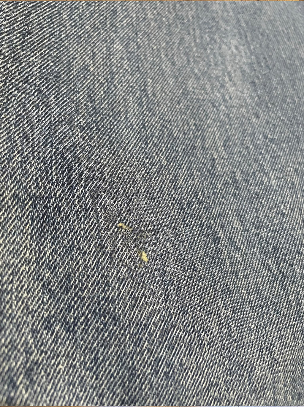 Vintage Levi's 550 jeans in distressed mid wash — detail