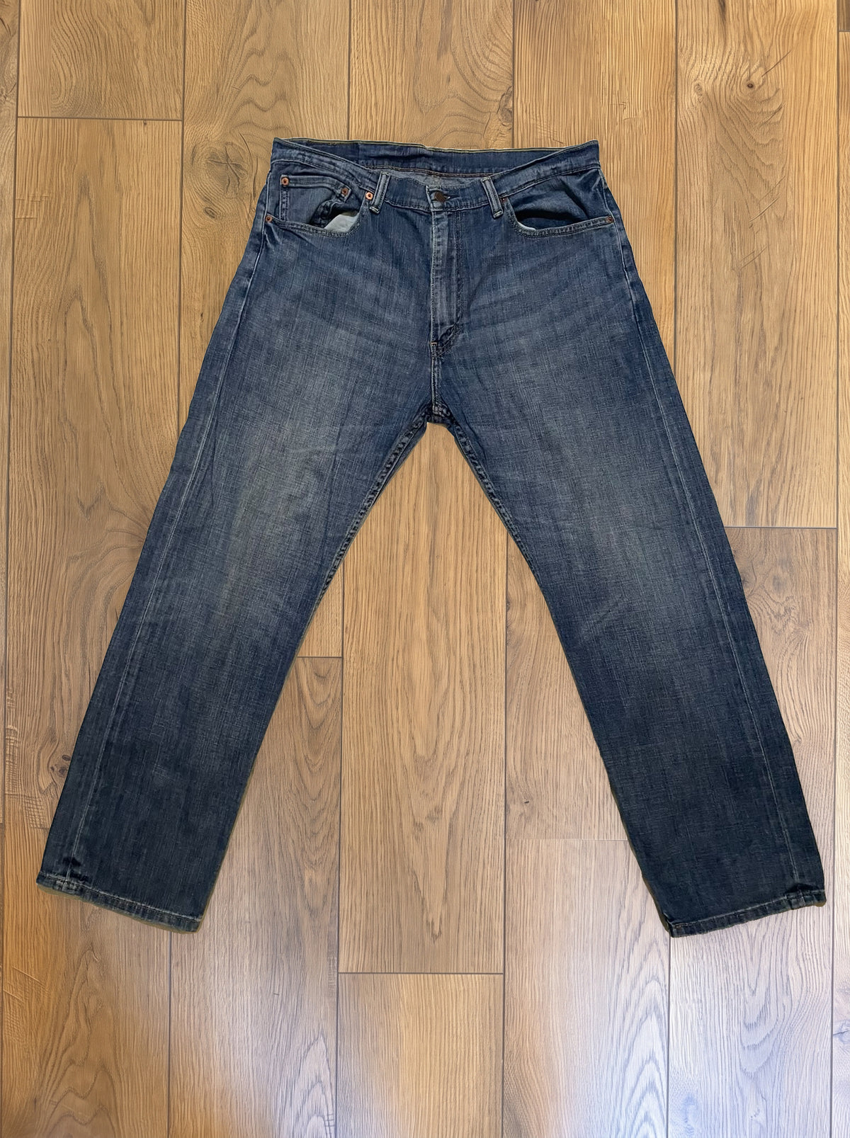 Vintage Levi's 505 jeans in medium blue — detail