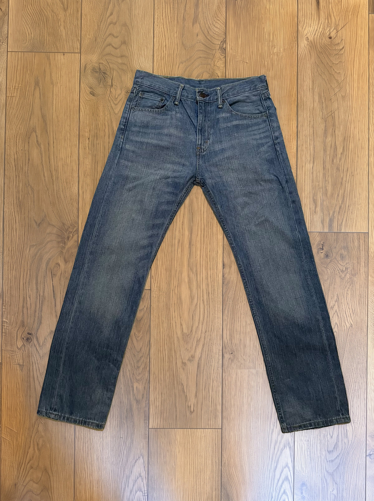 Vintage Levi's 505 jeans in faded blue — detail