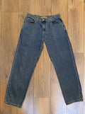 Vintage Levi's 550 jeans in medium wash — detail