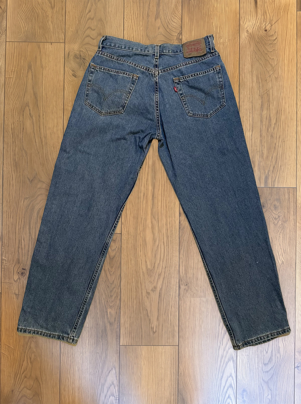 Vintage Levi's 550 jeans in medium wash — back