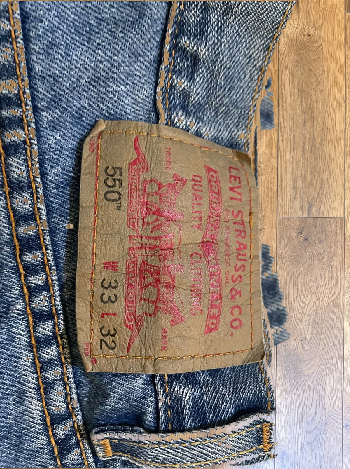 Vintage Levi's 550 jeans in medium wash — detail