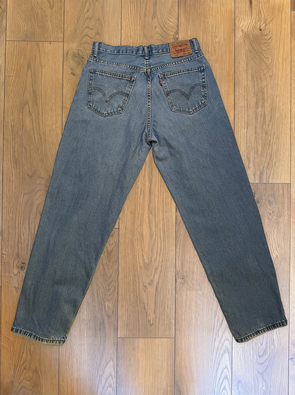 Vintage Levi's 560 jeans in light wash — back