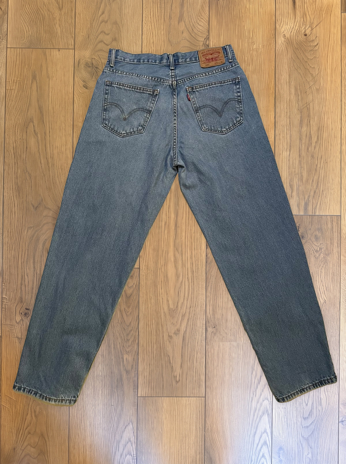 Vintage Levi's 560 jeans in light wash — back