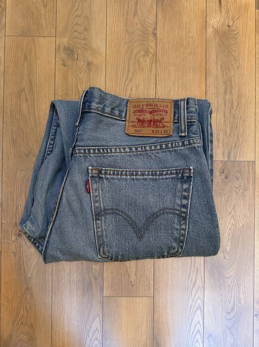 Vintage Levi's 560 jeans in light wash — detail