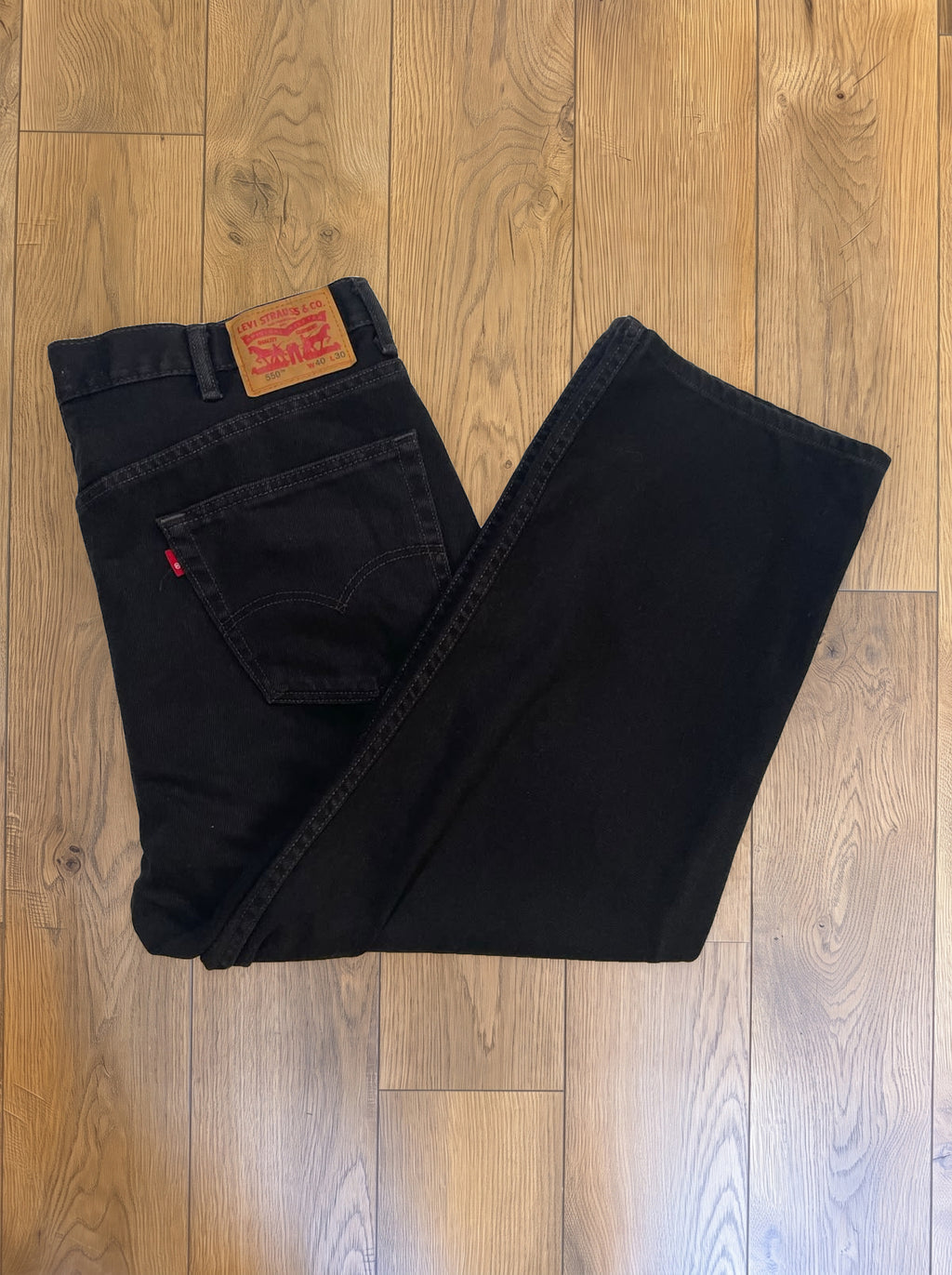 Vintage Levi's 550 jeans in black — folded