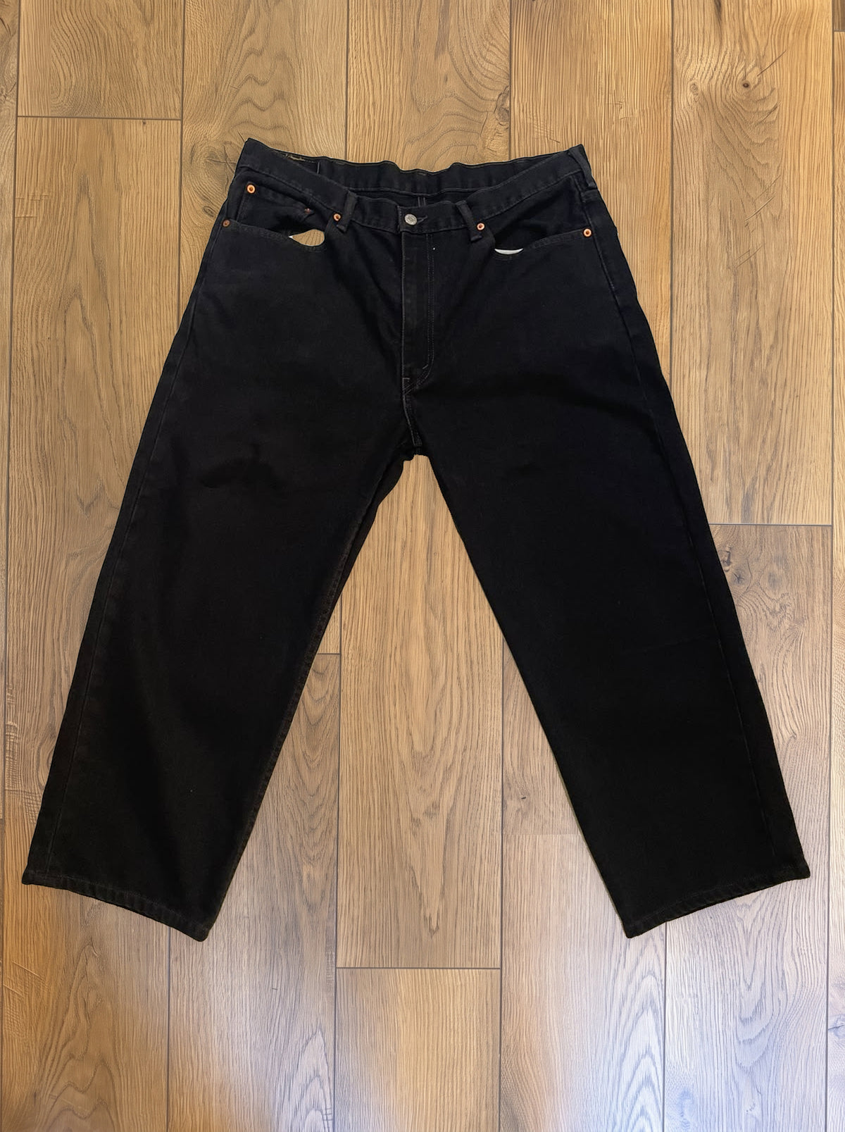 Vintage Levi's 550 jeans in black — detail